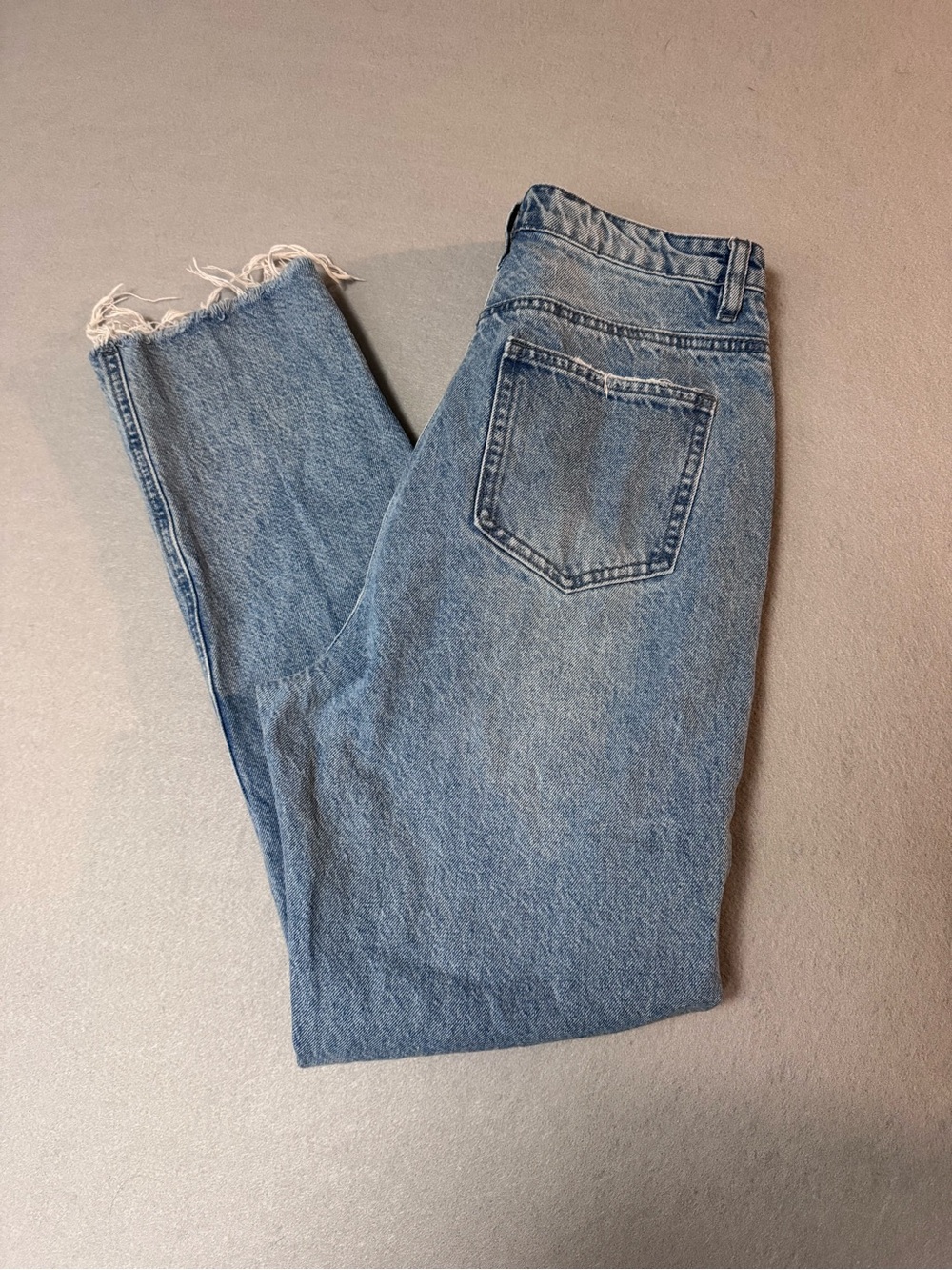 Missguided Women’s Light Blue Straight Leg Jeans with Frayed Hem Size 4